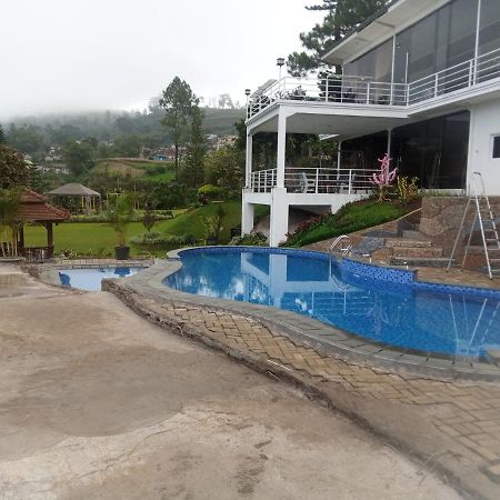 Villa Kaca 88 Cianjur Exterior photo