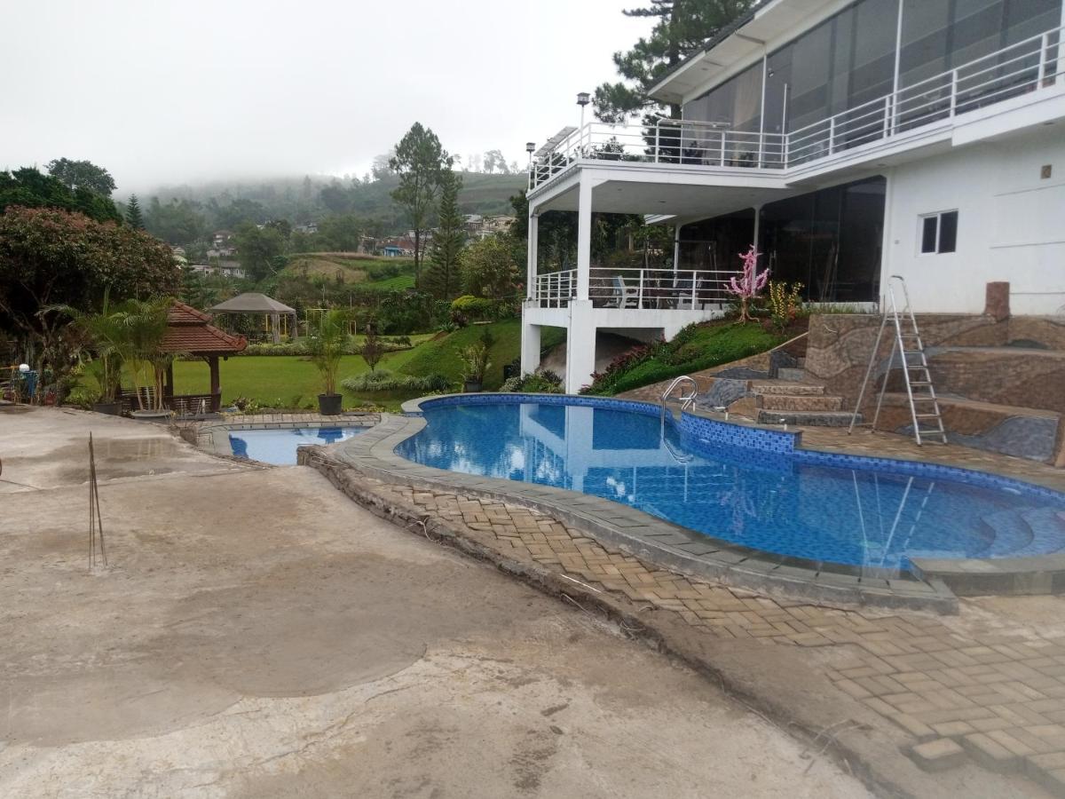 Villa Kaca 88 Cianjur Exterior photo