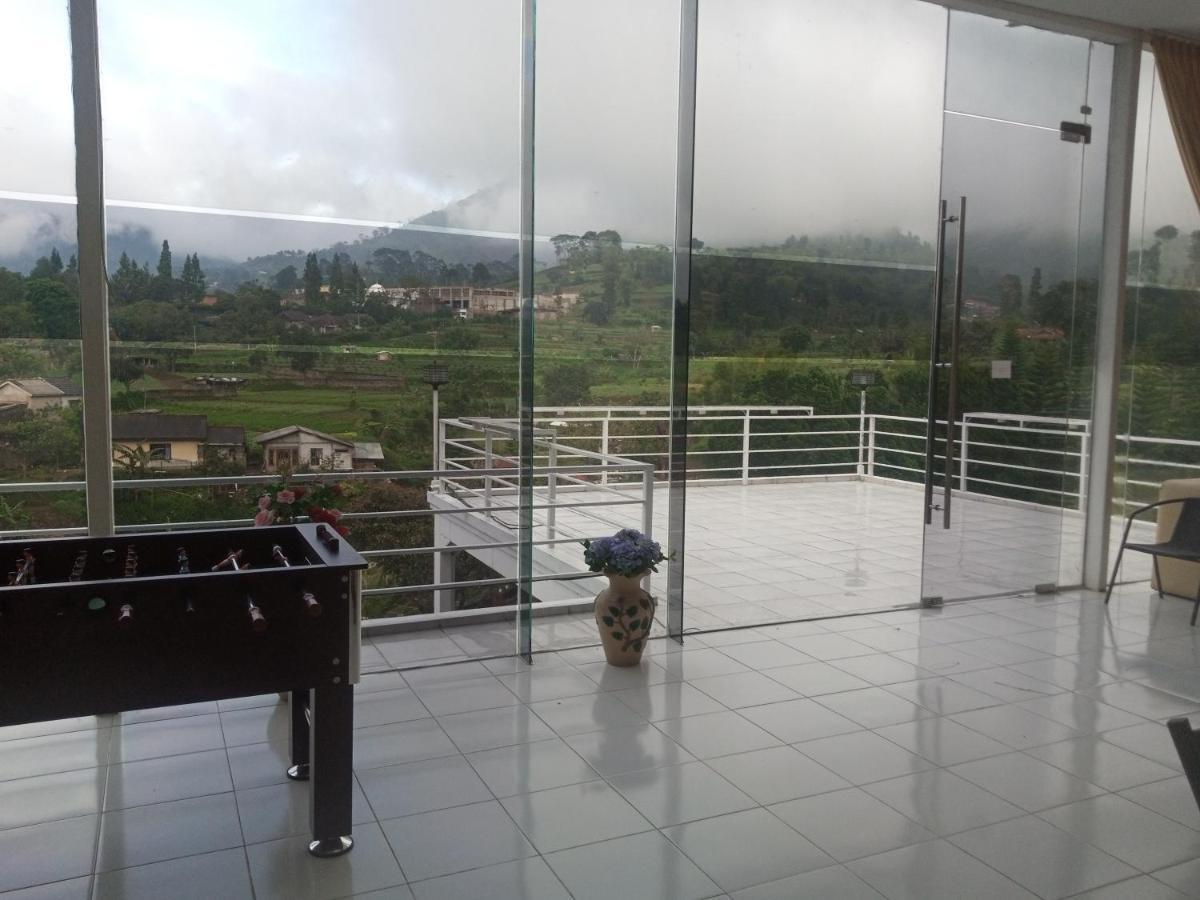 Villa Kaca 88 Cianjur Exterior photo