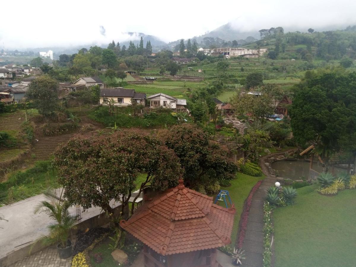 Villa Kaca 88 Cianjur Exterior photo