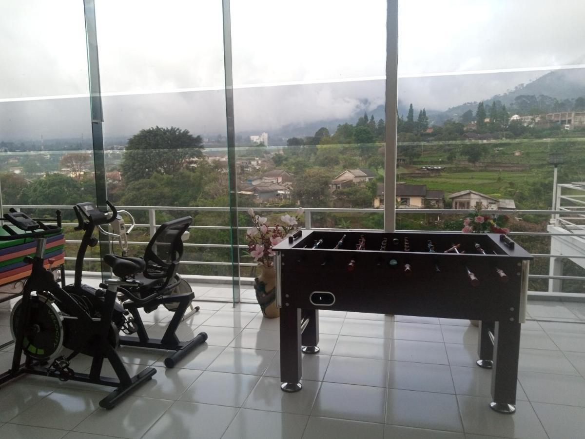 Villa Kaca 88 Cianjur Exterior photo