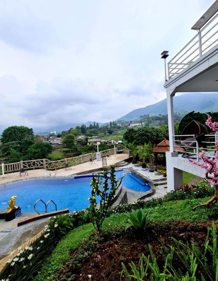 Villa Kaca 88 Cianjur Exterior photo